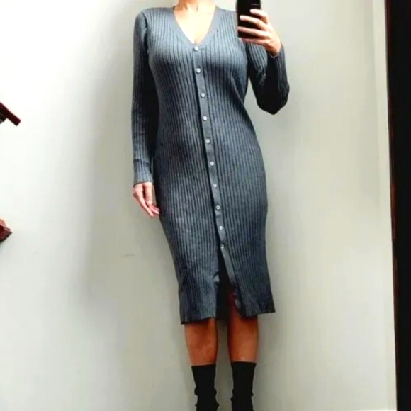 Express Women's Gray Ribbed Knit Jewel Button Front Fitted Midi Dress! Size L - Picture 4 of 9